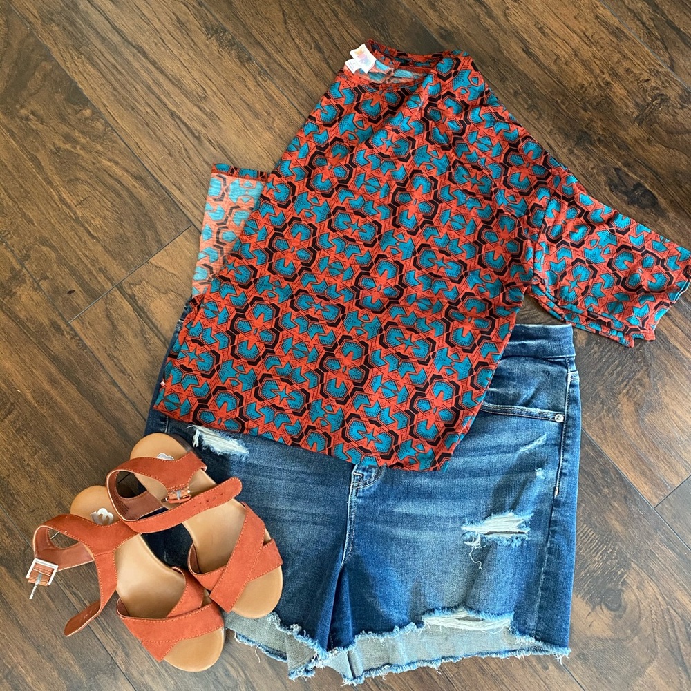 Lularoe top